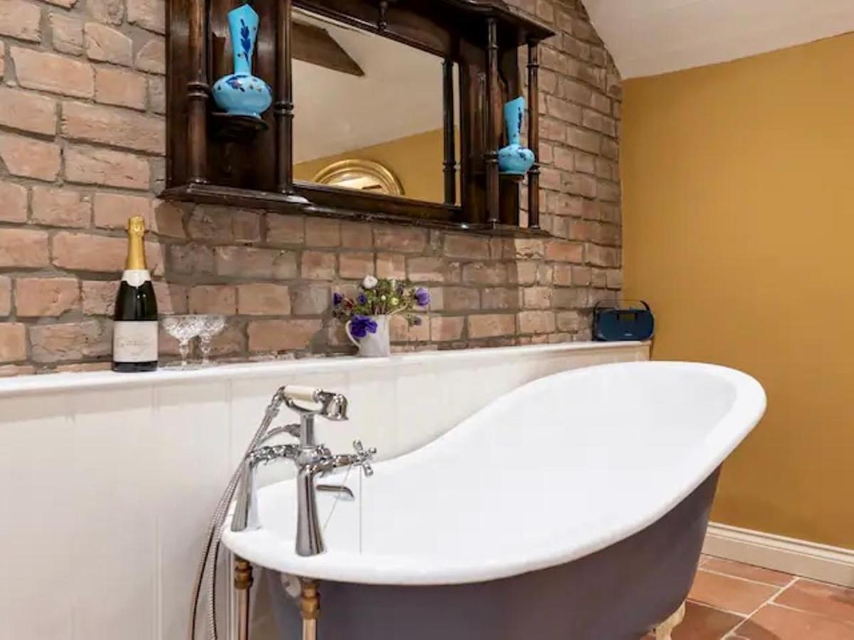 Pass The Keys Goose Feather Barn, Wedmore Luxury Cottage For Two Екстериор снимка