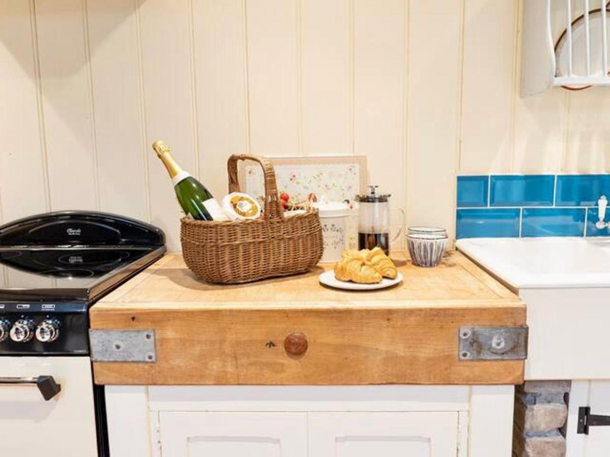 Pass The Keys Goose Feather Barn, Wedmore Luxury Cottage For Two Екстериор снимка