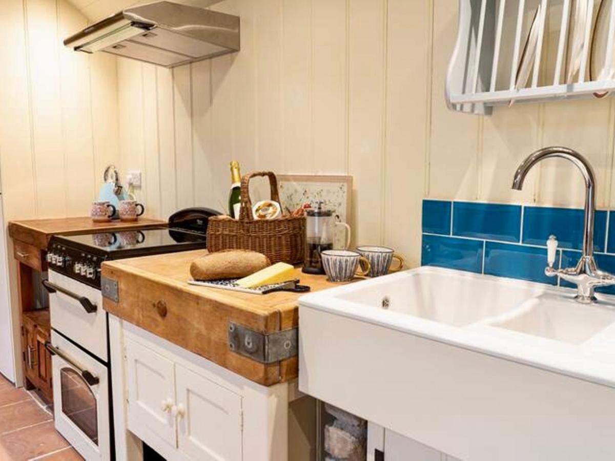 Pass The Keys Goose Feather Barn, Wedmore Luxury Cottage For Two Екстериор снимка